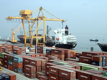 Việt Nam xuất siêu hơn 1 tỷ USD trong tháng 11