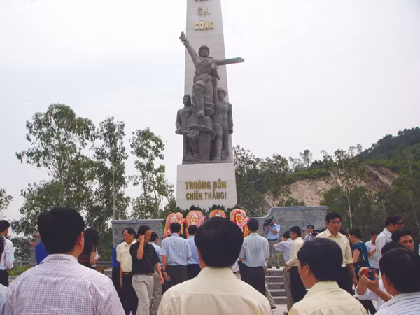 Tượng đài chiến thắng Truông Bồn Ảnh: xuân ba