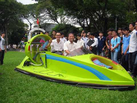 Thầy trò Bách khoa và con tàu đệm khí