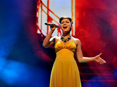 Quanh chuyện lạ 'Sẽ mãi yêu anh'