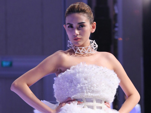 Hoàng Yến xinh đẹp, gợi cảm như công chúa tuyết