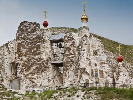 Độc đáo nhà thờ chạm khắc trên núi đá