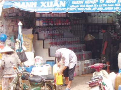 Kinh hoàng thực phẩm 'ngậm' hóa chất