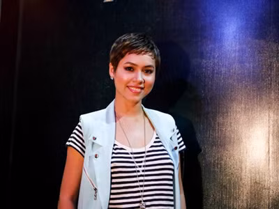 Hoàng My 'thả rông' vòng 1 đi ra mắt phim