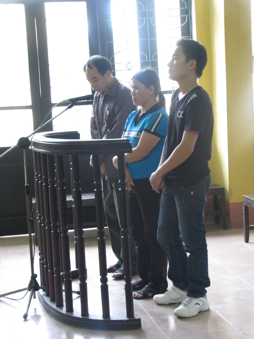 54 tháng tù giam cho kẻ bắt cán bộ Hải quan sang Trung Quốc hành hung