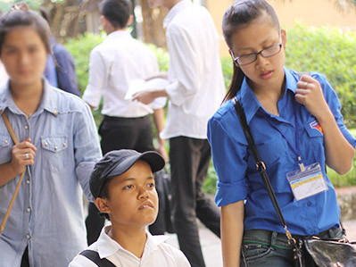 Khâm phục những sĩ tử giàu nghị lực