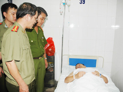 Ra lệnh bắt ba đối tượng chém cảnh sát