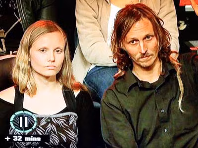 Cựu Thủ tướng Australia bị ném giày