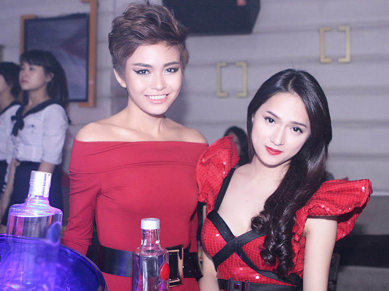Mâu Thanh Thủy 'dìm hàng' nhan sắc Hương Giang Idol