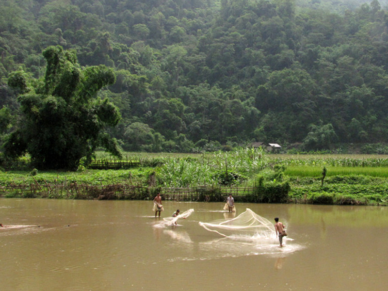 Mưu sinh trên Hồ Ba Bể