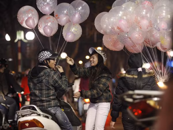 Lung linh Đêm Tình Nhân Hà Nội