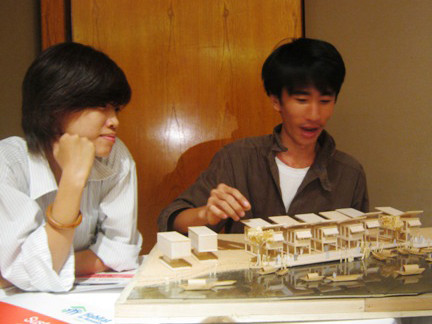 Sinh viên thiết kế nhà "sống chung" với thiên tai