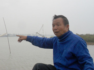 Gặp người hơn 20 năm vớt xác trên sông Hồng