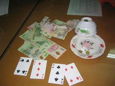 Cãi nhau, "con bạc” giết vợ chủ sới