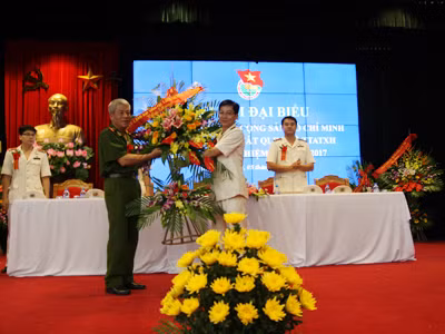 Quyết tâm vì nhân dân phục vụ