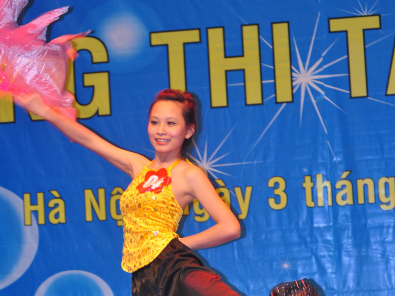 Nam thanh nữ tú Tràng An khoe tài sắc