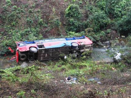 Xe khách lao xuống vực, 46 người thương vong