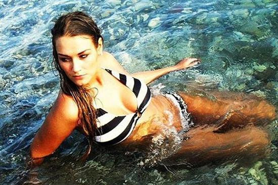 'Mát lạnh' cùng Hoa hậu xế độ