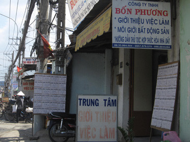 Bát nháo trung tâm giới thiệu việc làm chui
