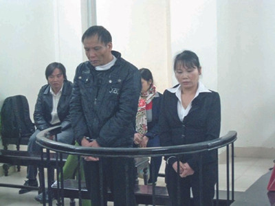 Cựu hiệu trưởng nhờ người tình ném mìn để trả thù