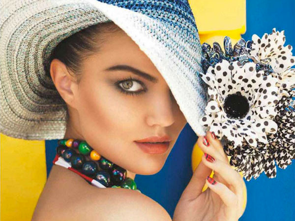 Siêu mẫu Brazil xua tan lạnh giá