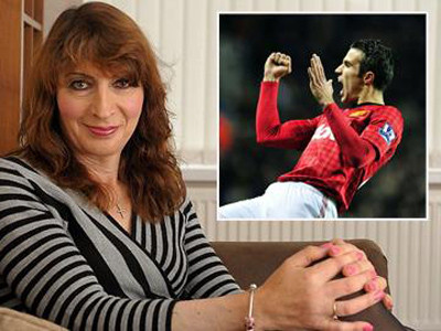 SỐC: Kiều nữ chuyển giới mời gọi Van Persie làm 'chuyện ấy'