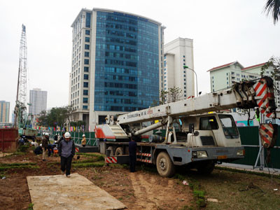 Cầu vượt Nguyễn Chí Thanh – Kim Mã thi công không nghỉ Tết