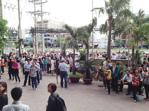 Người dân TPHCM hoảng hốt vì động đất