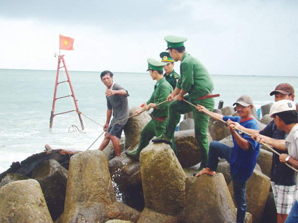 Cửa biển nuốt tàu