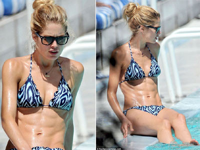 'Thiên thần nội y' khoe cơ bụng sáu múi