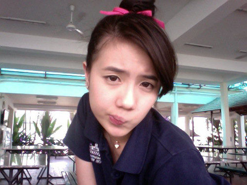 Khi hot girl... mặt "mộc"