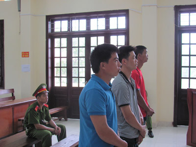 Xử phúc thẩm 3 cựu công an trấn gái mại dâm