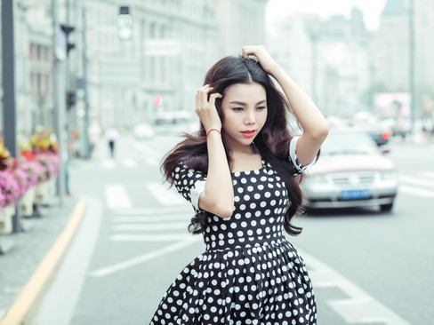 Trà Ngọc Hằng thả dáng xinh đẹp ở Thượng Hải