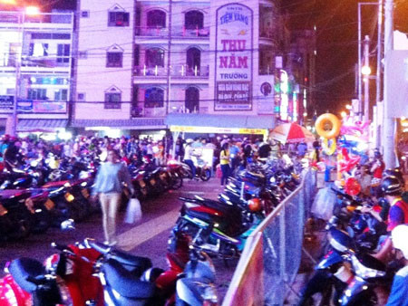 Cầm mã tấu cướp tiệm vàng lớn nhất Cà Mau