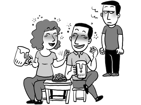 Em không uống được rượu nhưng cô ấy uống được