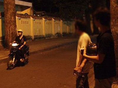 Tâm sự của trai bao ‘đội lốt’ thợ cắt tóc