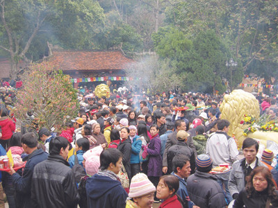 Xử lý nghiêm công chức đi lễ hội trong giờ làm việc