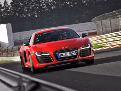 Siêu Audi R8 e-tron tham gia ‘Người sắt’ III