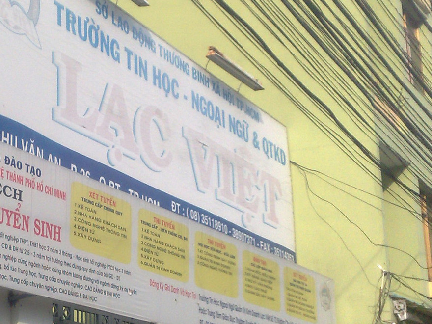 Đường dây bán chứng chỉ thật