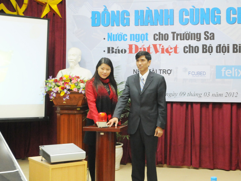 Tiếp nước ngọt cho Trường Sa