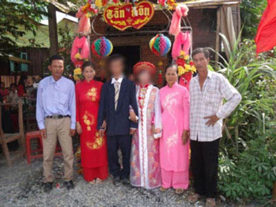 Chú rể 14 cưới vợ 17 tuổi ở Long An