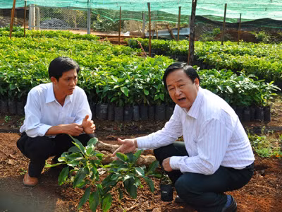 Chuyên gia Nguyễn Lân Hùng về với nông dân