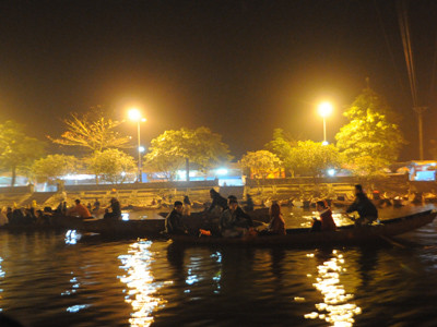 Nửa đêm đi lễ chùa Hương