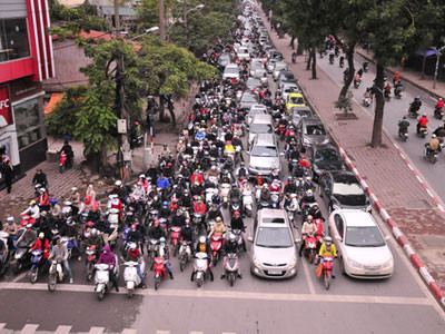 Xe máy, ô tô cá nhân tiếp tục bị siết