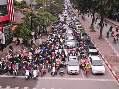 Xe máy, ô tô cá nhân tiếp tục bị siết