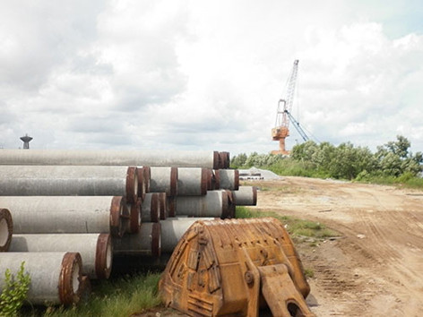 Cảng trăm tỉ đồng “đắp chiếu”