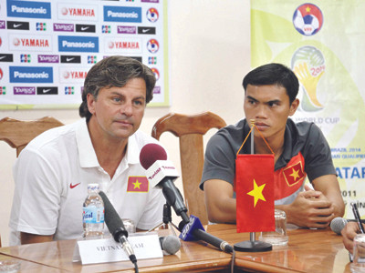 Cả HLV Goetz lẫn Tài Em đều tin vào một kết quả tích cực tối nay ảnh VSI