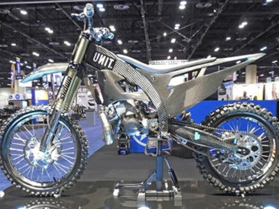 Unit Skycraft - 'cào cào' bằng sợi carbon