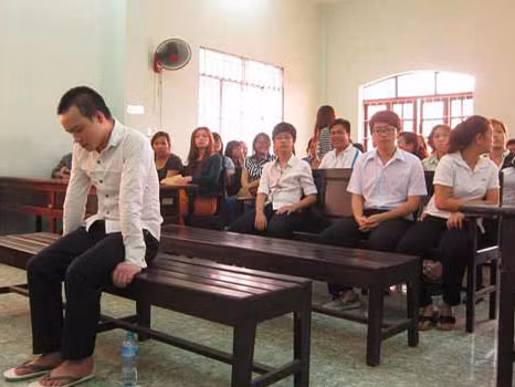 Vụ bảo vệ đánh học sinh: Bài học về ứng xử