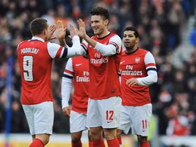 Các sao Arsenal được chăm sóc 'tận răng' ở Hà Nội